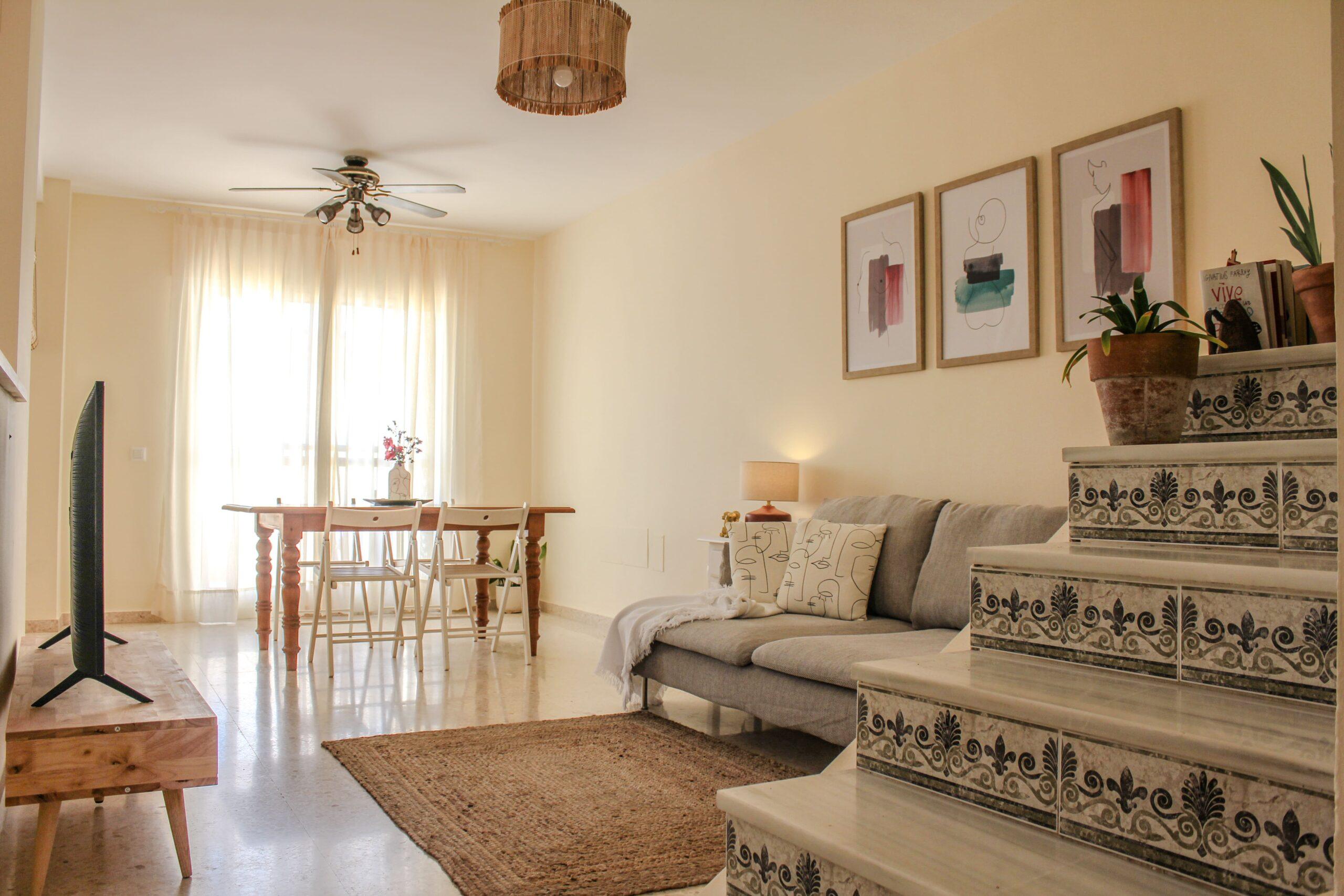 Salón con zona de comedor del apartamento en Bonanza, Sanlúcar de Barrameda